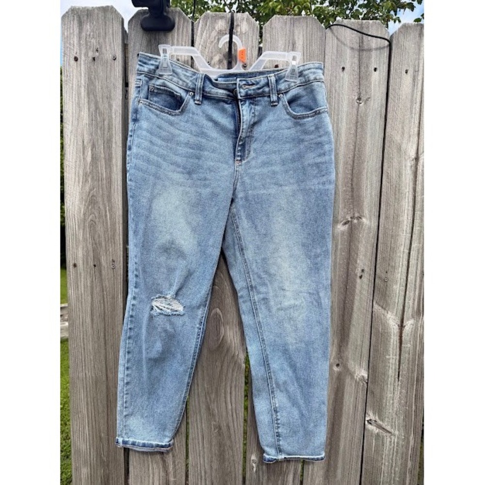 Distressed Time and Tru Mom Jeans Womens 10 Light Wash High Rise Tapered Leg